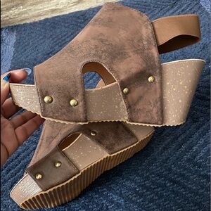Super Comfortable Stylish Wedge!